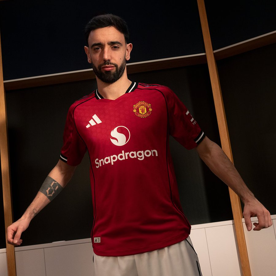 Manchester United 25/26 Home Jersey – Premium Red Football Kit for Fans, High-Quality Breathable Match Shirt