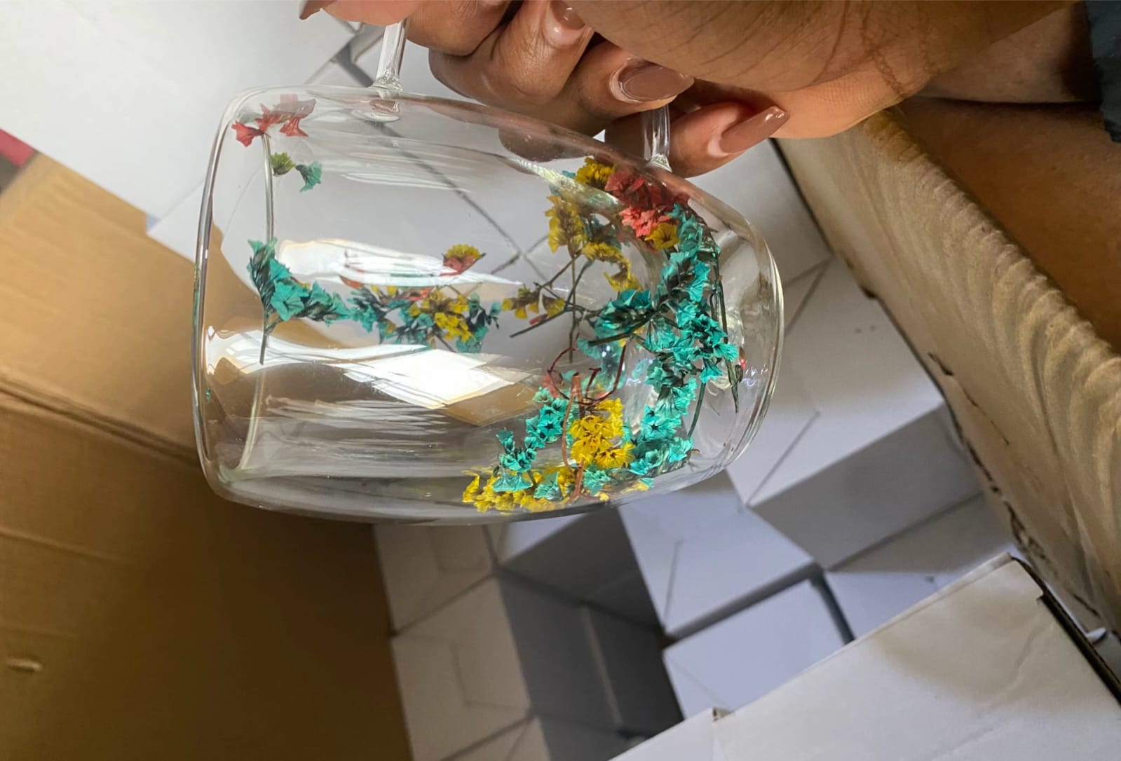 Double Wall Glass Mug with Dried Flower Design – Heat Resistant Transparent Coffee & Tea Cup