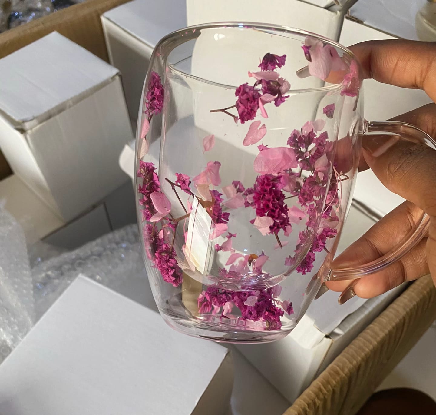 Double Wall Glass Mug with Dried Flower Design – Heat Resistant Transparent Coffee & Tea Cup