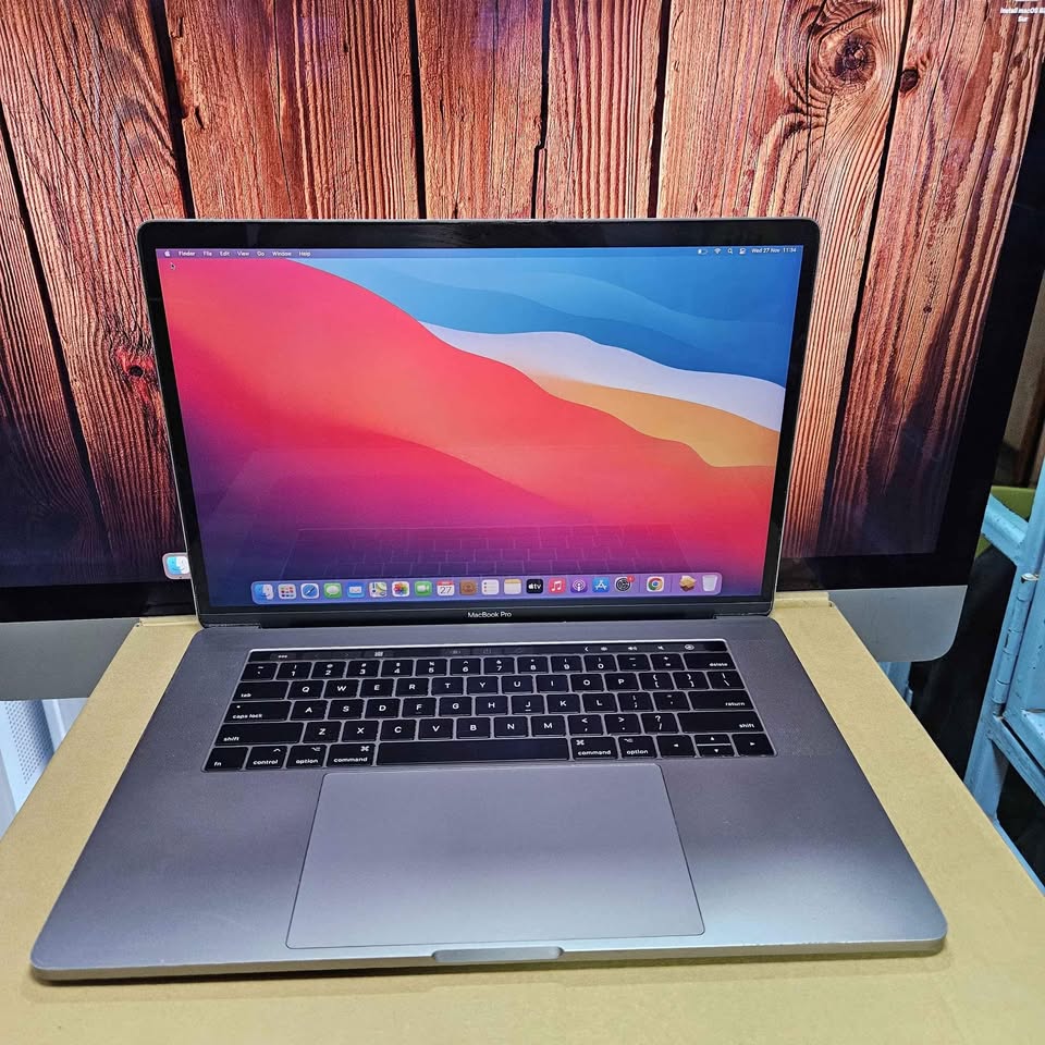 OFFER OFFER!!Apple Refurbished MacBook Pro 15 Retina Display Core I7 2.8GHz 16GB  1TB SSD 2GB AMD Radeon Graphics 2016 15.4 Inch with Touch