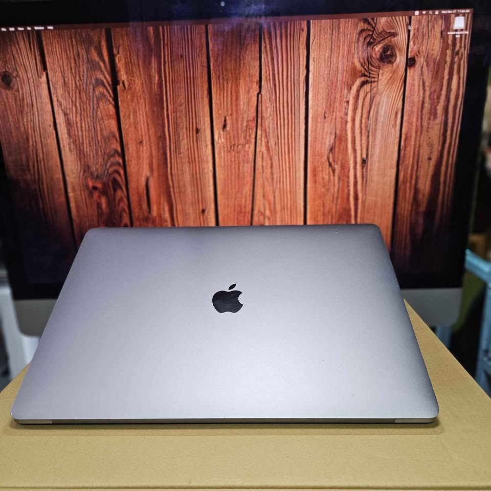 OFFER OFFER!!Apple Refurbished MacBook Pro 15 Retina Display Core I7 2.8GHz 16GB  1TB SSD 2GB AMD Radeon Graphics 2016 15.4 Inch with Touch