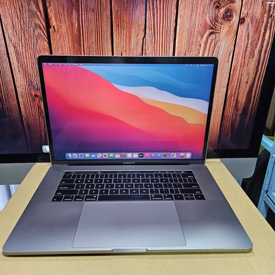 OFFER OFFER!!Apple Refurbished MacBook Pro 15 Retina Display Core I7 2.8GHz 16GB  1TB SSD 2GB AMD Radeon Graphics 2016 15.4 Inch with Touch