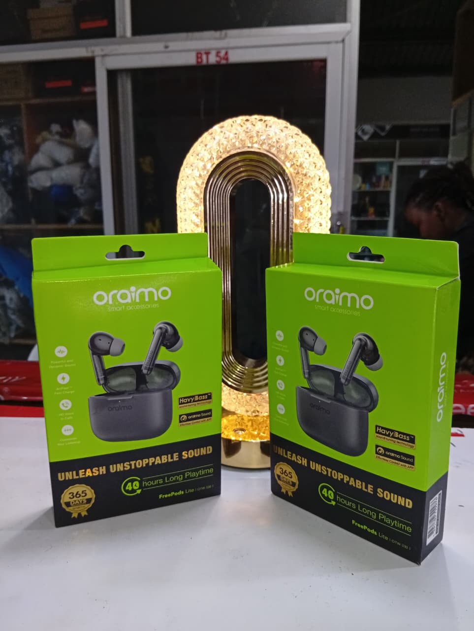 Oraimo freepods lite OTW-330 earbuds .

- Clear sound
- 10 M connectivity Range 
- Excellent for Calls and Music.