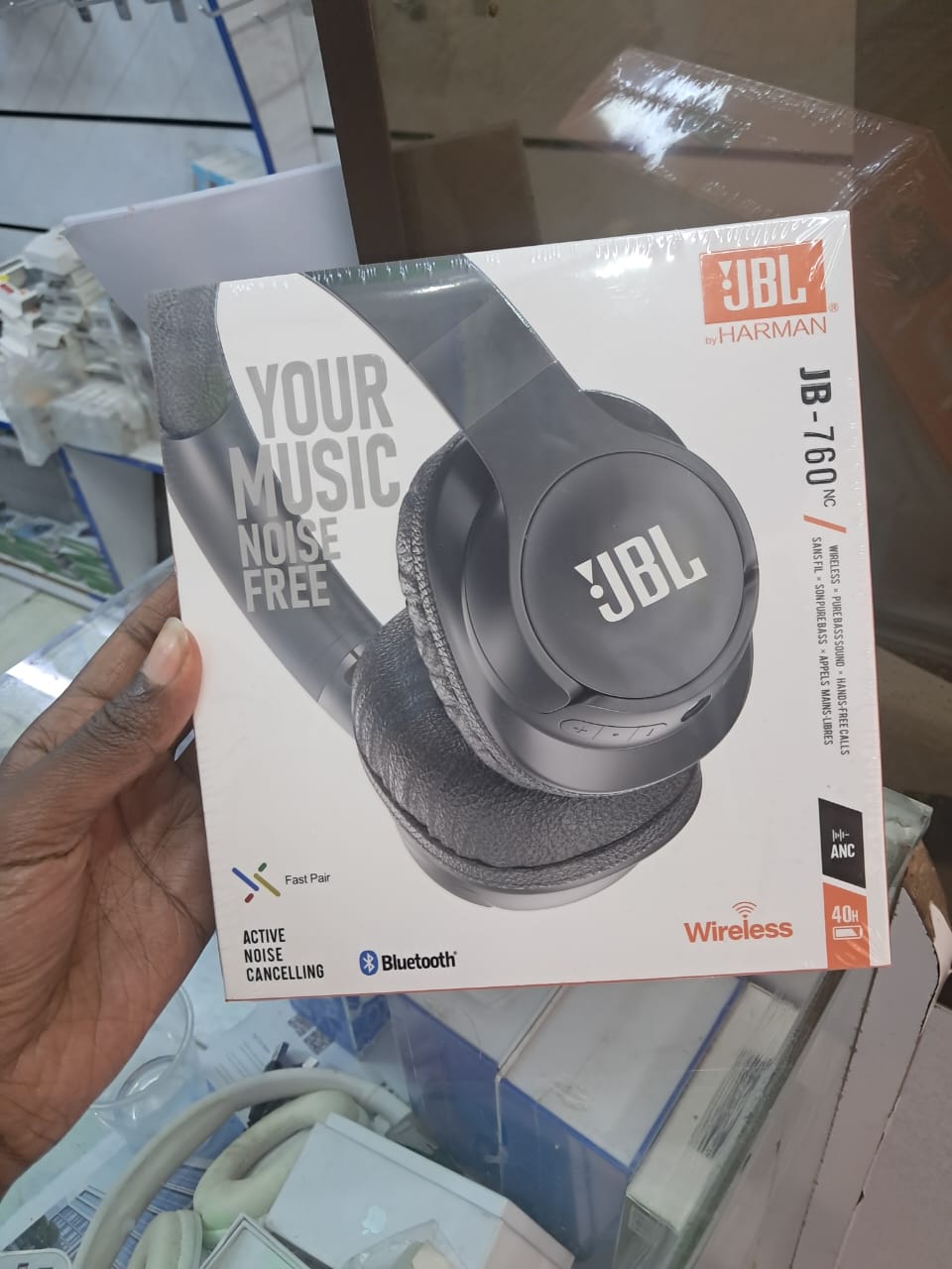 JBL TUNE 760 YOUR MUSIC NOISE FREE
ACTIVE NOISE CANCELLING
BLUETOOTH
WIRELESS CONNECTION
PURE  BASS SOUND
HANDLES FREE CALLS