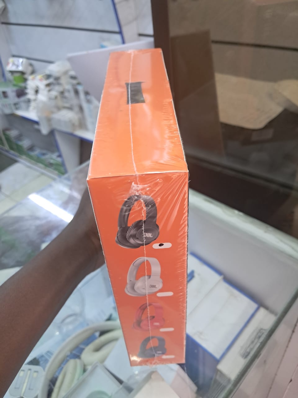 JBL TUNE 760 YOUR MUSIC NOISE FREE
ACTIVE NOISE CANCELLING
BLUETOOTH
WIRELESS CONNECTION
PURE  BASS SOUND
HANDLES FREE CALLS