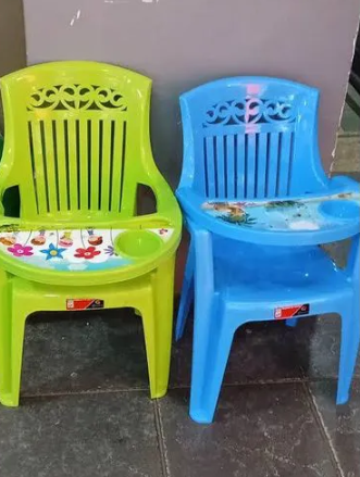PLASTIC BABY FEEDING CHAIR