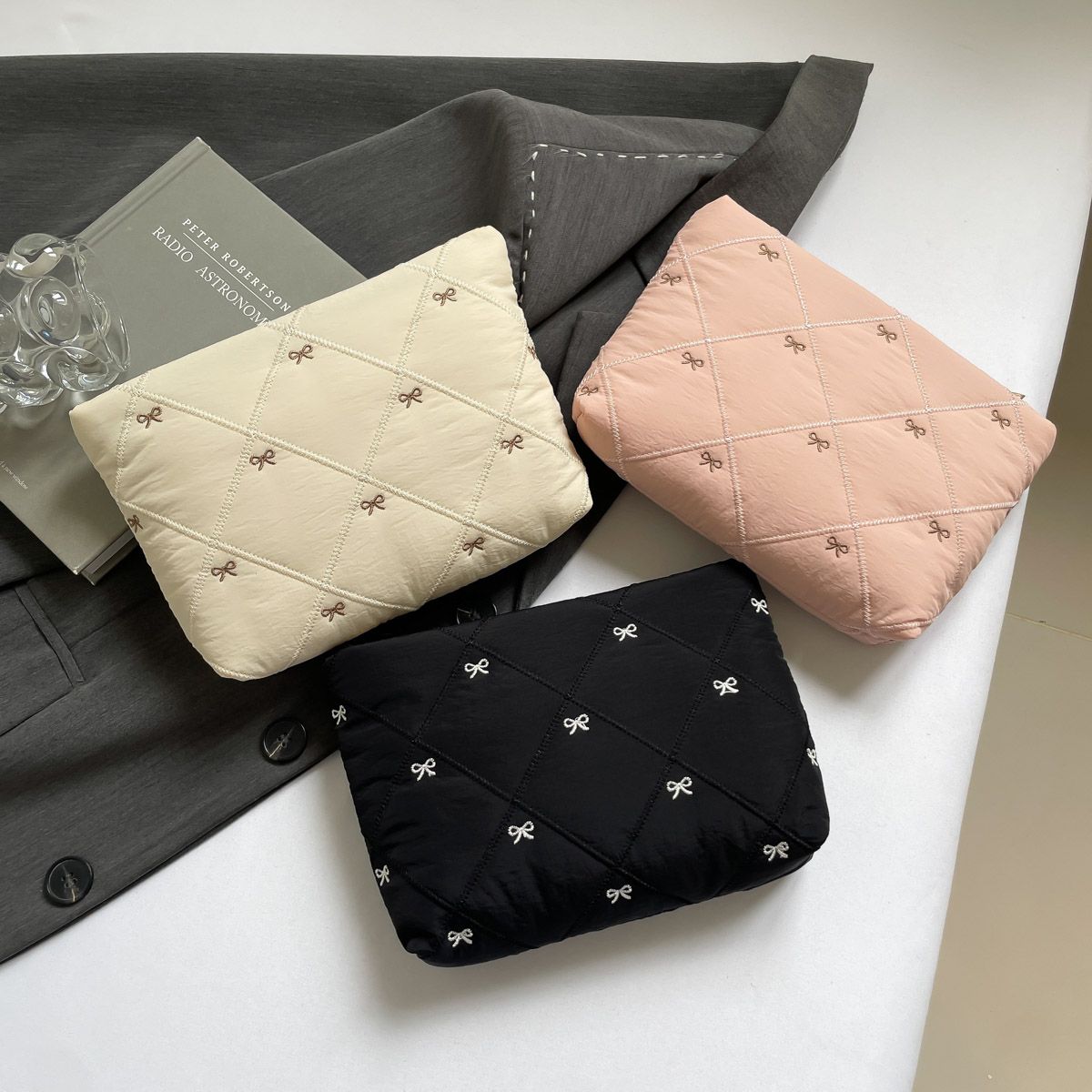 Butterfly knot pattern is fashionable and versatile. Quilted embroidery thread grid filled cotton makeup bag, casual hand-held bag, warm down small bag, inner bag, wash bag, pen bag, travel