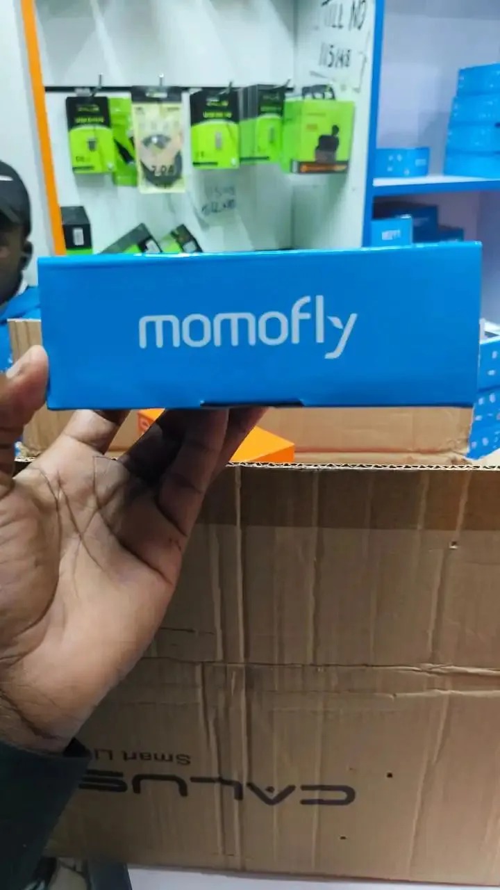 [NEW ARRIVALS!!!] Momofly M211 button phone 1.77 inches screen with 3/triple sim card slots battery capacity is 5c battery wireless FM torch light and Bluetooth connectivity featured phones