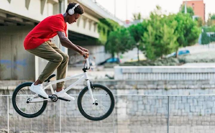 Brand New JBL Tune 510BT: Noise-cancelling Wireless Headset On-Ear Headphones with Pure bass Sound Hands free calls Foldable design light weight earphones Head Set