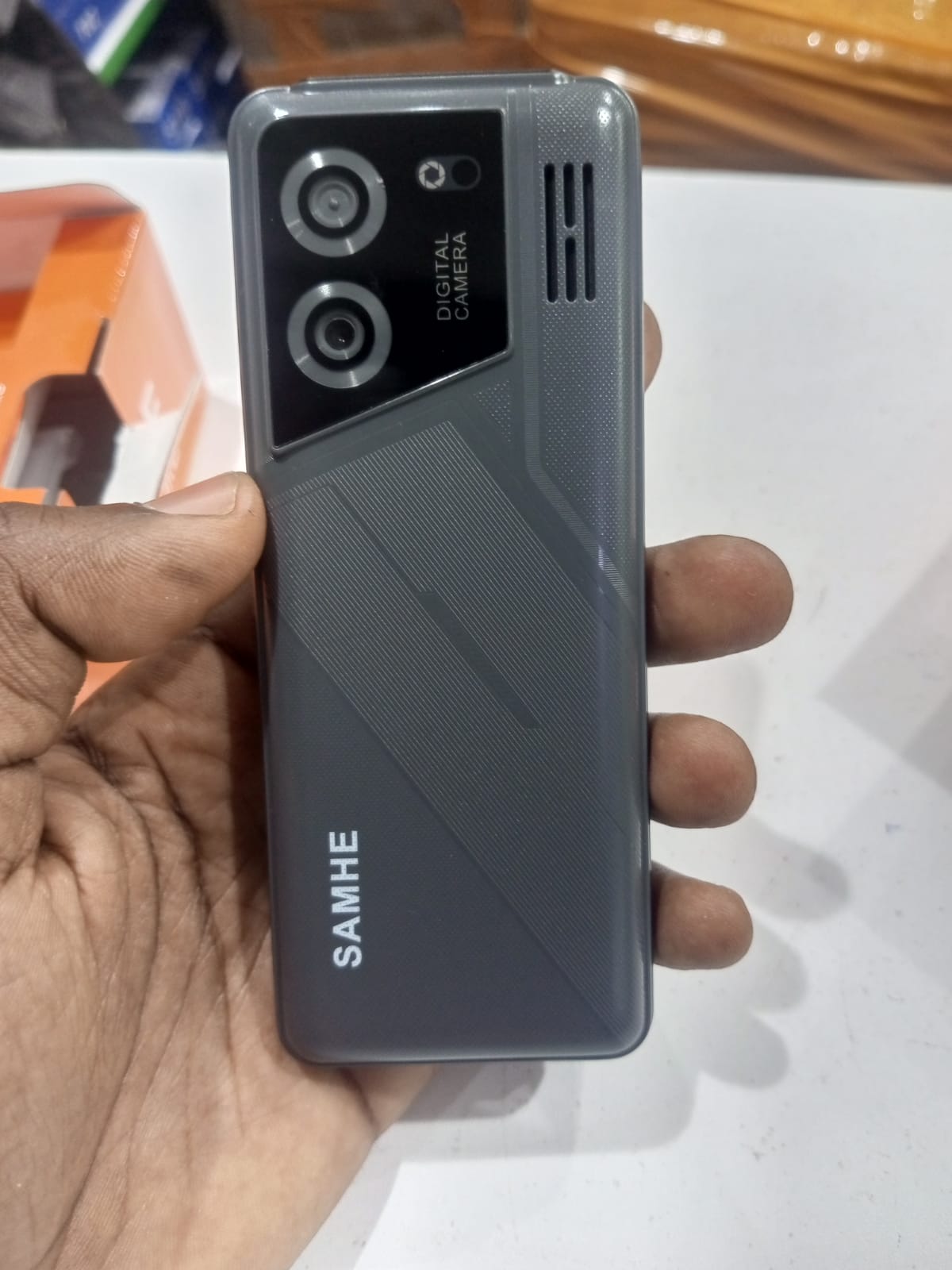 [NEW ARRIVAL!!!] SAMHE S5282 1.77 INCH FEATURE PHONE WITH TRIPLE SIM, BIG BATTERY, KING VOICE & WIRELESS FM RADIO, LARGE KEYPAD MOBILE PHONE WITH TYPE-C CHARGING!!! AND 2000 CONTACTS CAPACITY