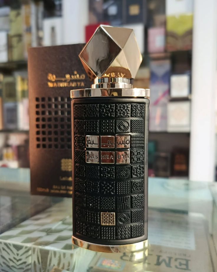 Mashrabya Edp Spray 100ml (3.4 oz) by Lattafa
Top Notes - Apple Shisha Accord, Pepper Pink Heart Notes - Cinnamon, Dates, Tobaco Base Notes - Vanilla, Caramel, Patchouli