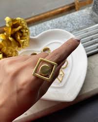 elegant women ring       vaseline