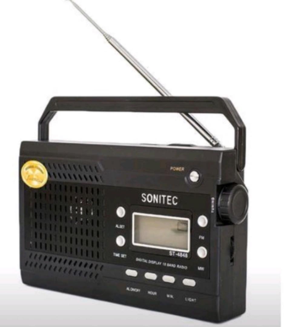 Sonitec 4848 digital portable radio uses 3 pieces of size D batteries or AC/DC powered