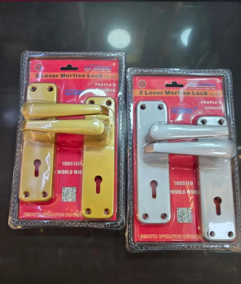 2-lever mortise lock with handles. This type of lock is commonly used for interior and light exterior doors. It provides moderate security for doors in bedrooms, offices, or storage areas. The handl