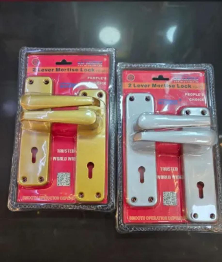 2-lever mortise lock with handles. This type of lock is commonly used for interior and light exterior doors. It provides moderate security for doors in bedrooms, offices, or storage areas. The handl