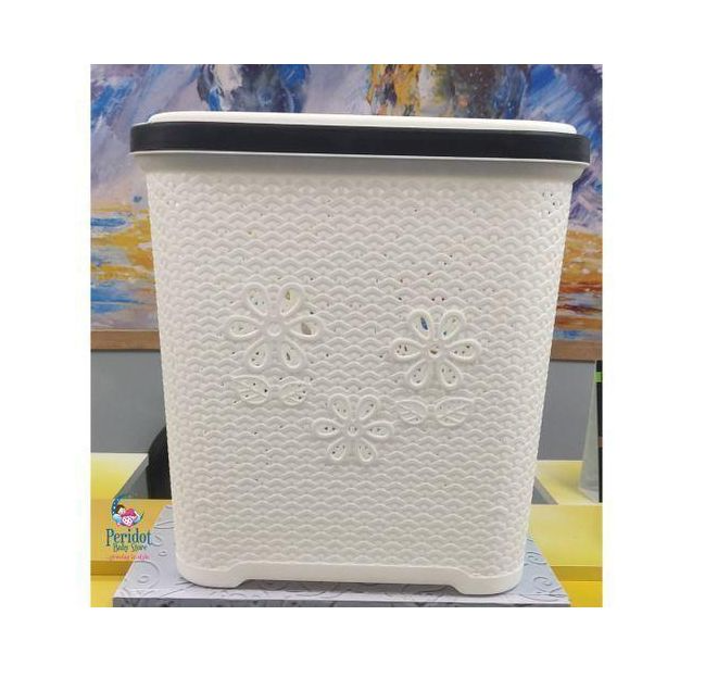 Plastic Laundry Basket with Lid, Breathable Clothes Storage Hamper, Large Capacity Organizer, Durable Ventilated Design, Lightweight Portable Basket for Bedroom, Bathroom, Hostel, Home Laundry
