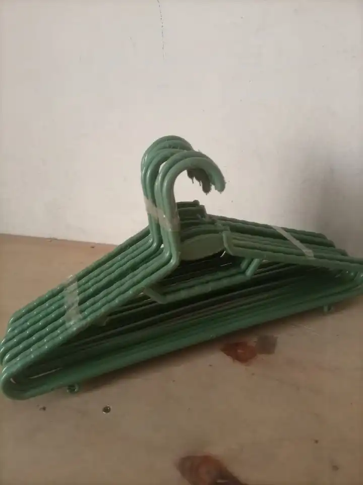 Green Plastic Clothes Hangers Set, Strong Durable Wardrobe Organizers, Lightweight Anti-Slip Design, Space Saving for Shirts, Dresses, Coats, Laundry Drying, Home Closet Storage Essentials