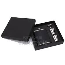 Premium Hip Flask Whisky Bottle Gift Set with Leather Cover, Leak-Proof Pocket Alcohol Flask Including 2 tot cups, Elegant Drinking Accessory for Travel, Parties & Gifting