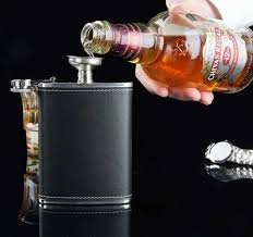 Premium Hip Flask Whisky Bottle Gift Set with Leather Cover, Leak-Proof Pocket Alcohol Flask Including 2 tot cups, Elegant Drinking Accessory for Travel, Parties & Gifting
