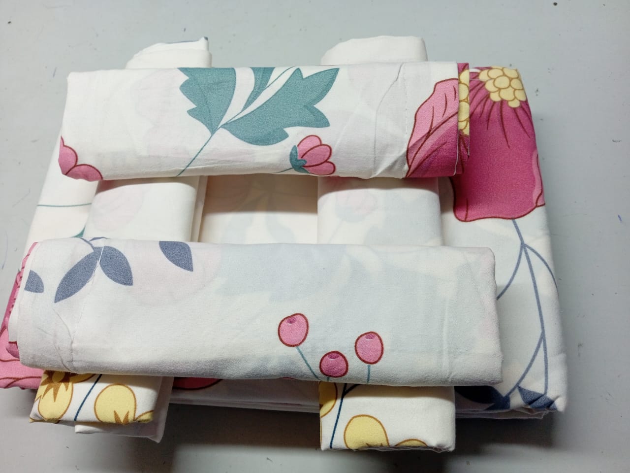 Quality Cotton Bed Sheet Set, 2 Flat Bedsheets & 4 Pillow Cases-6x6
