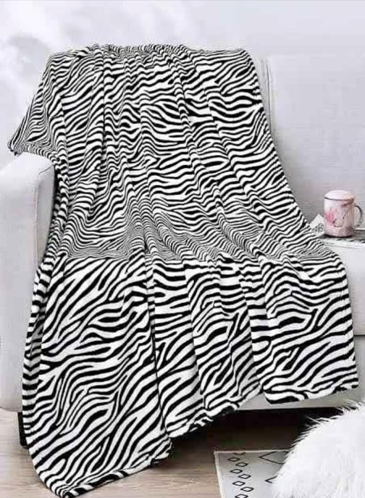 Ultra Soft 6x6 Pattern Fleece Throw Blanket – Warm, Lightweight & Cozy for Bed or Sofa