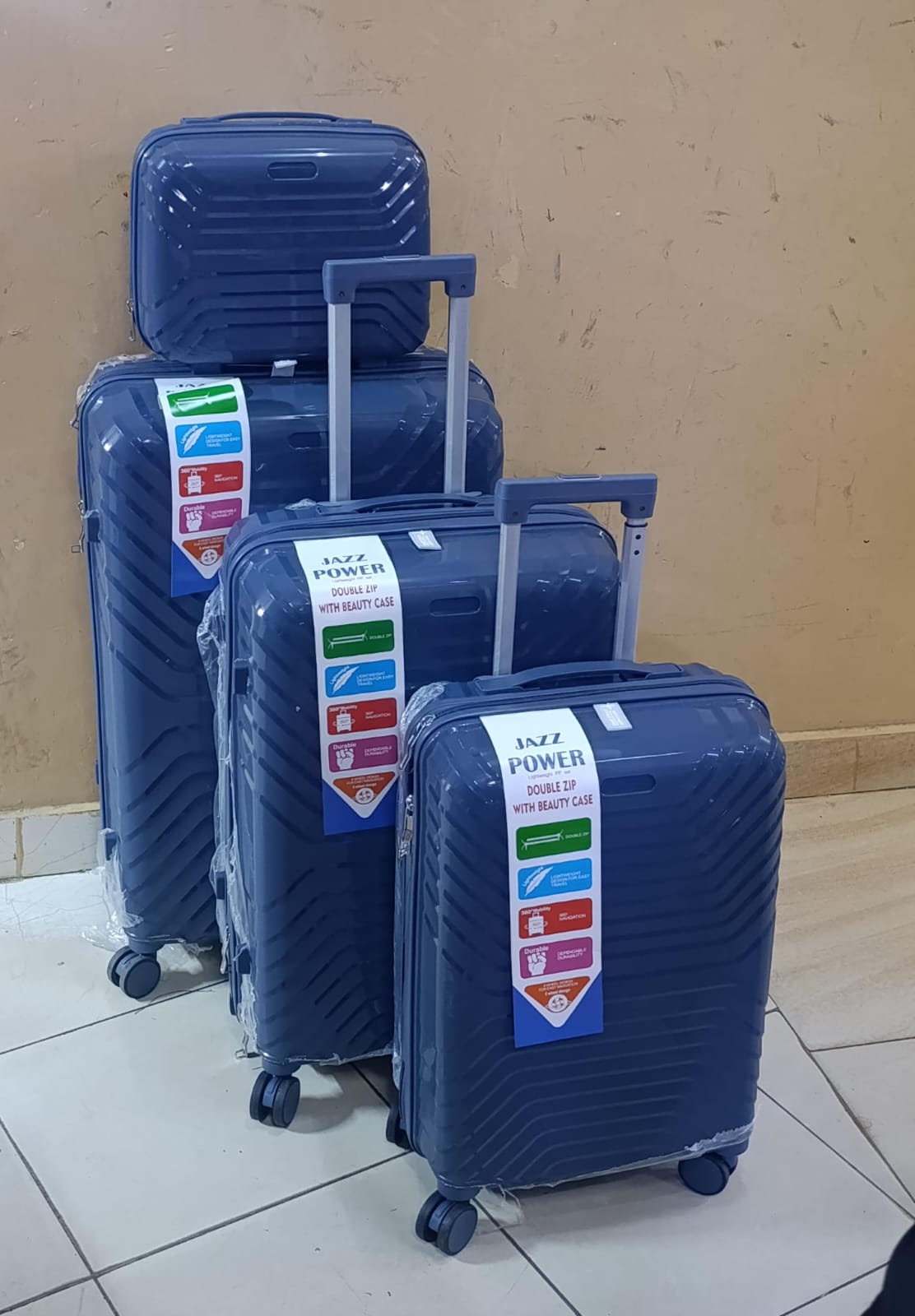 🔥🚨 PRICE DROP‼️ 4-in-1 Luxurious Unbreakable Suitcase Set 🧳✨ Size 2 | Zipper Frame, 360° Spinner Wheels, Telescopic Handle & Compression Straps | Travel with Class ✈️
