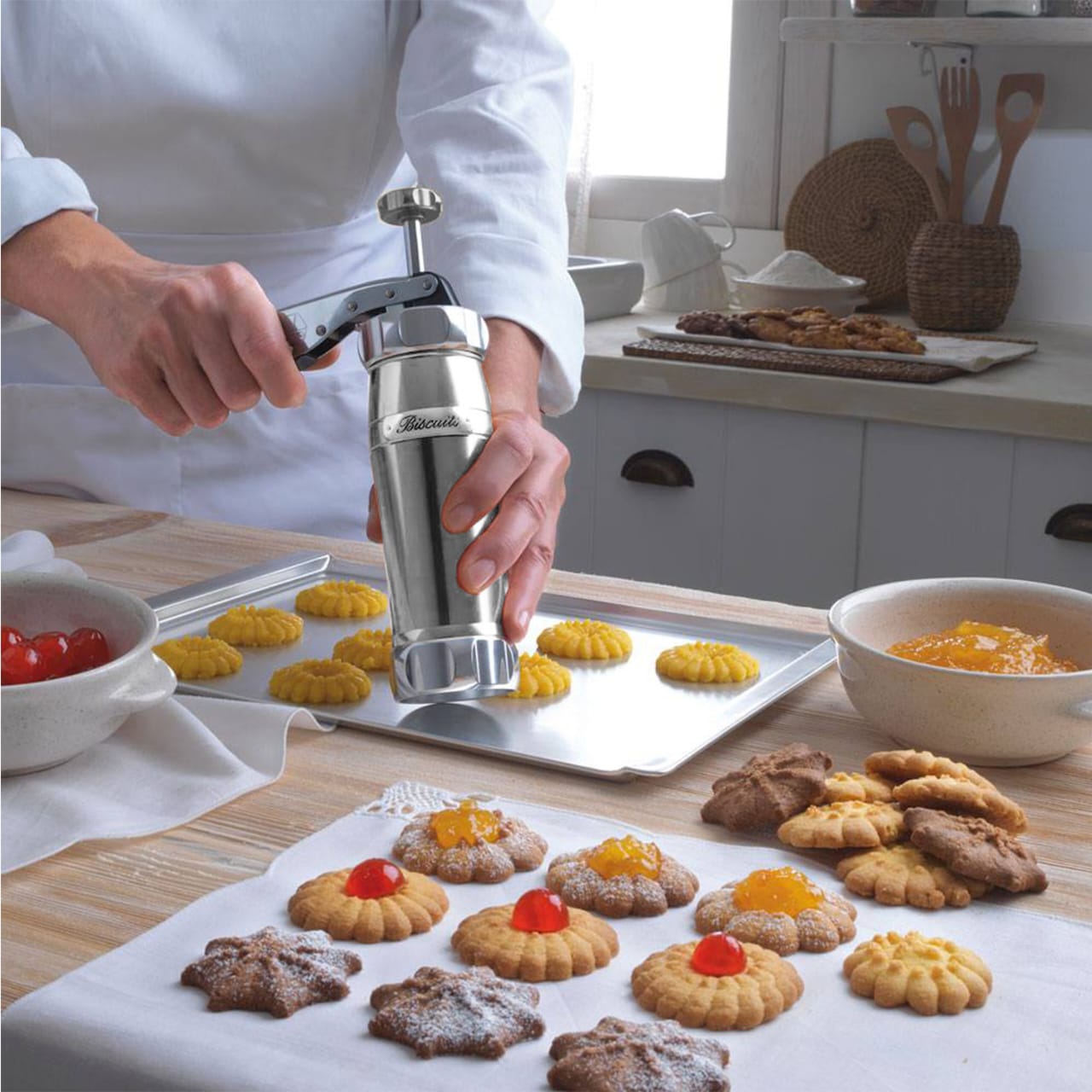 Stainless Steel Cookie Press Machine with 20 Decorative Stencils and 4 Icing Tips, Deluxe Splash Cookie Press Biscuit Maker for DIY Cookies Baking Supplies