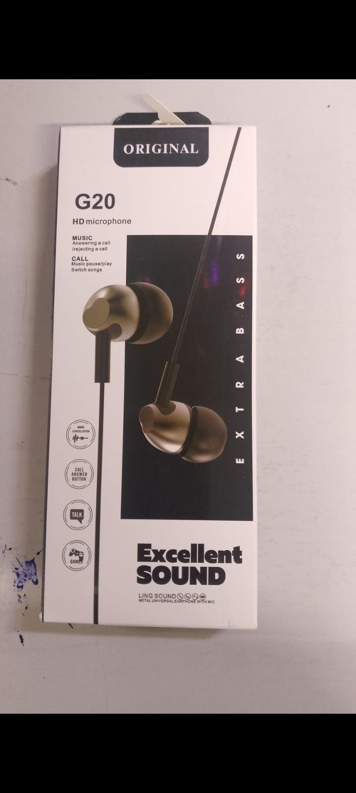 Remax RM-610D wired earphones with a microphone.