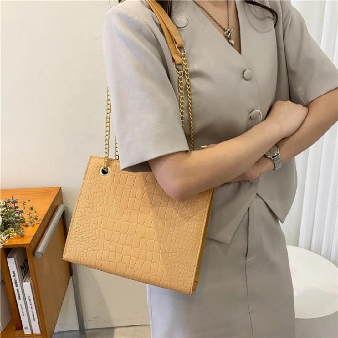 Ladies small hand bags. Hot selling crossbody bag. Ladies women's shoulder bags. Women's gift bags. Ladies luxury bags. Hot selling fashionable handbags.