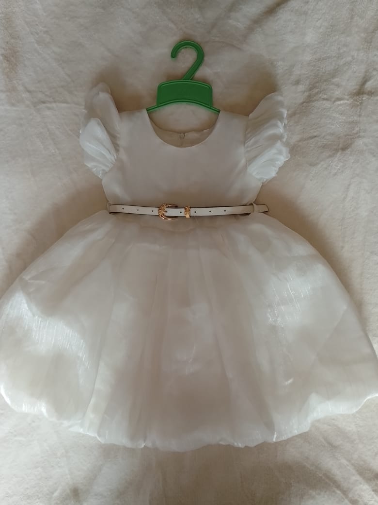 Baby Girls dresses. Princess kids dresses. solid color, round neck. Suitable for birthday party, Christmas party, church dress, performance dress. its full from the layered mesh beneath.