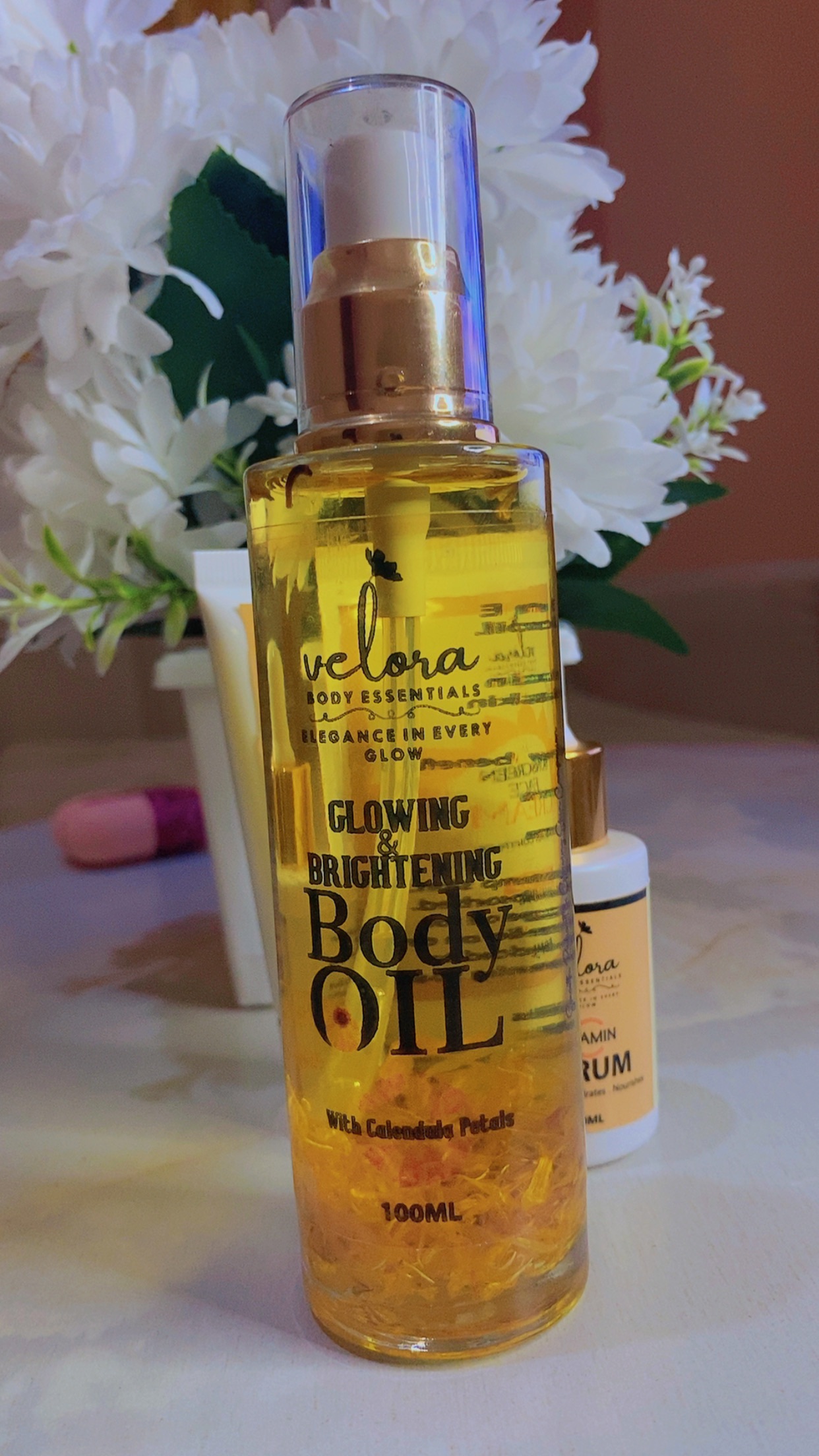 Velora Glowing & Brightening Body Oil with Calendula Petals 100ml – Moisturizing Radiant Skin Oil for Dry Skin, Dark Spots, Even Tone, Natural Glow Body Care for Women & Men