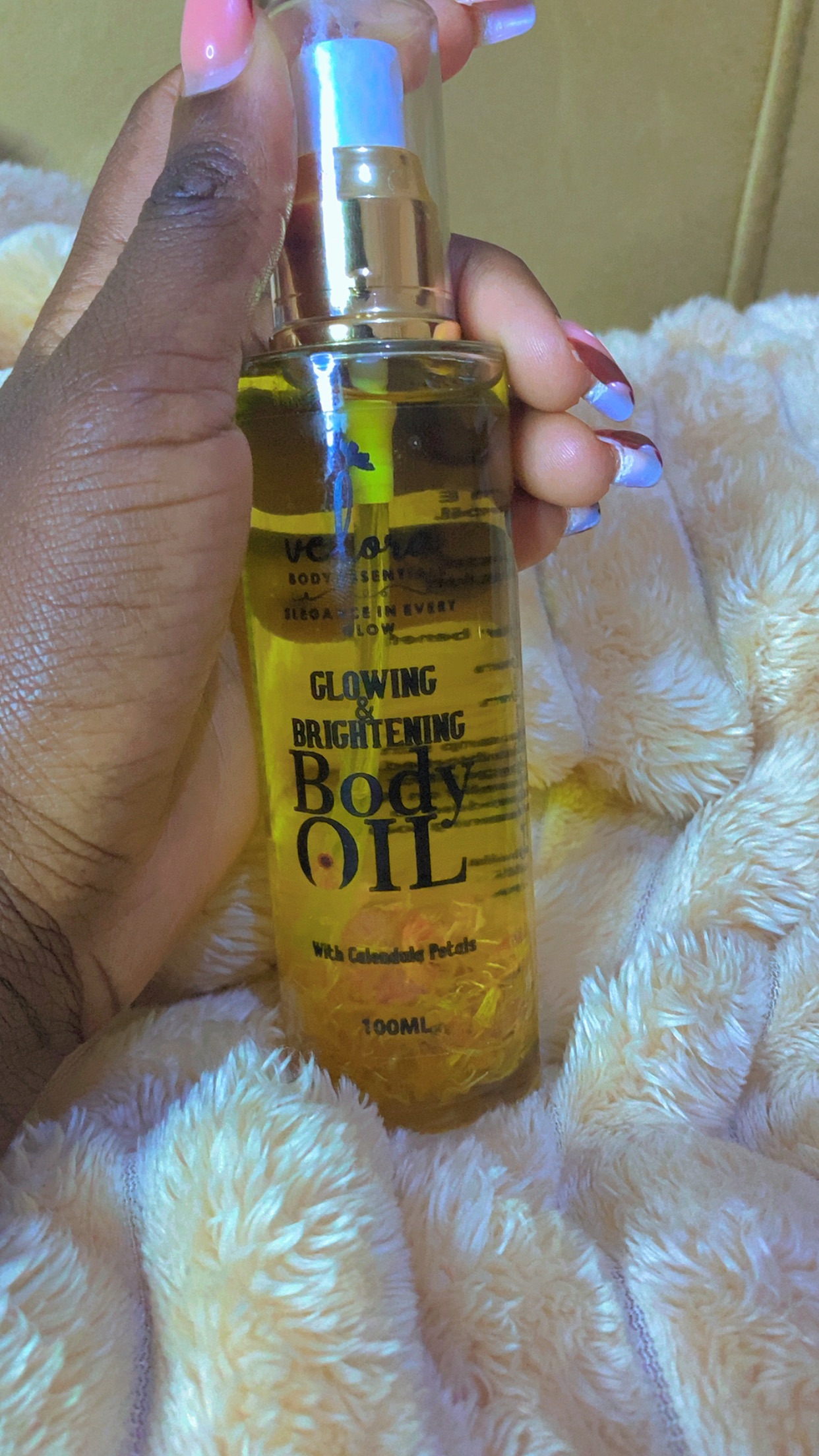 Velora Glowing & Brightening Body Oil with Calendula Petals 100ml – Moisturizing Radiant Skin Oil for Dry Skin, Dark Spots, Even Tone, Natural Glow Body Care for Women & Men