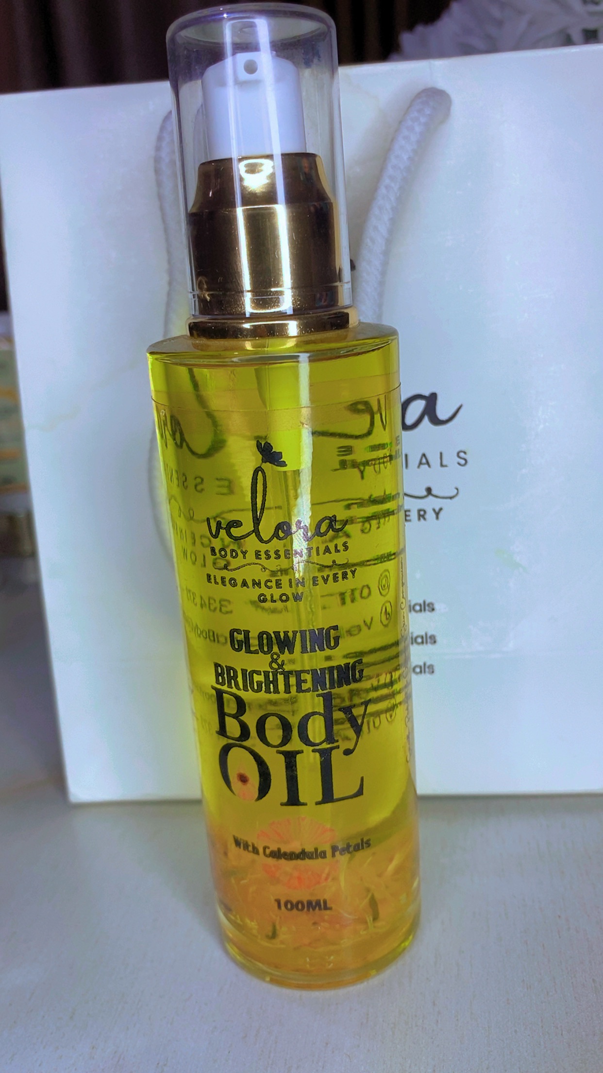 Velora Glowing & Brightening Body Oil with Calendula Petals 100ml – Moisturizing Radiant Skin Oil for Dry Skin, Dark Spots, Even Tone, Natural Glow Body Care for Women & Men