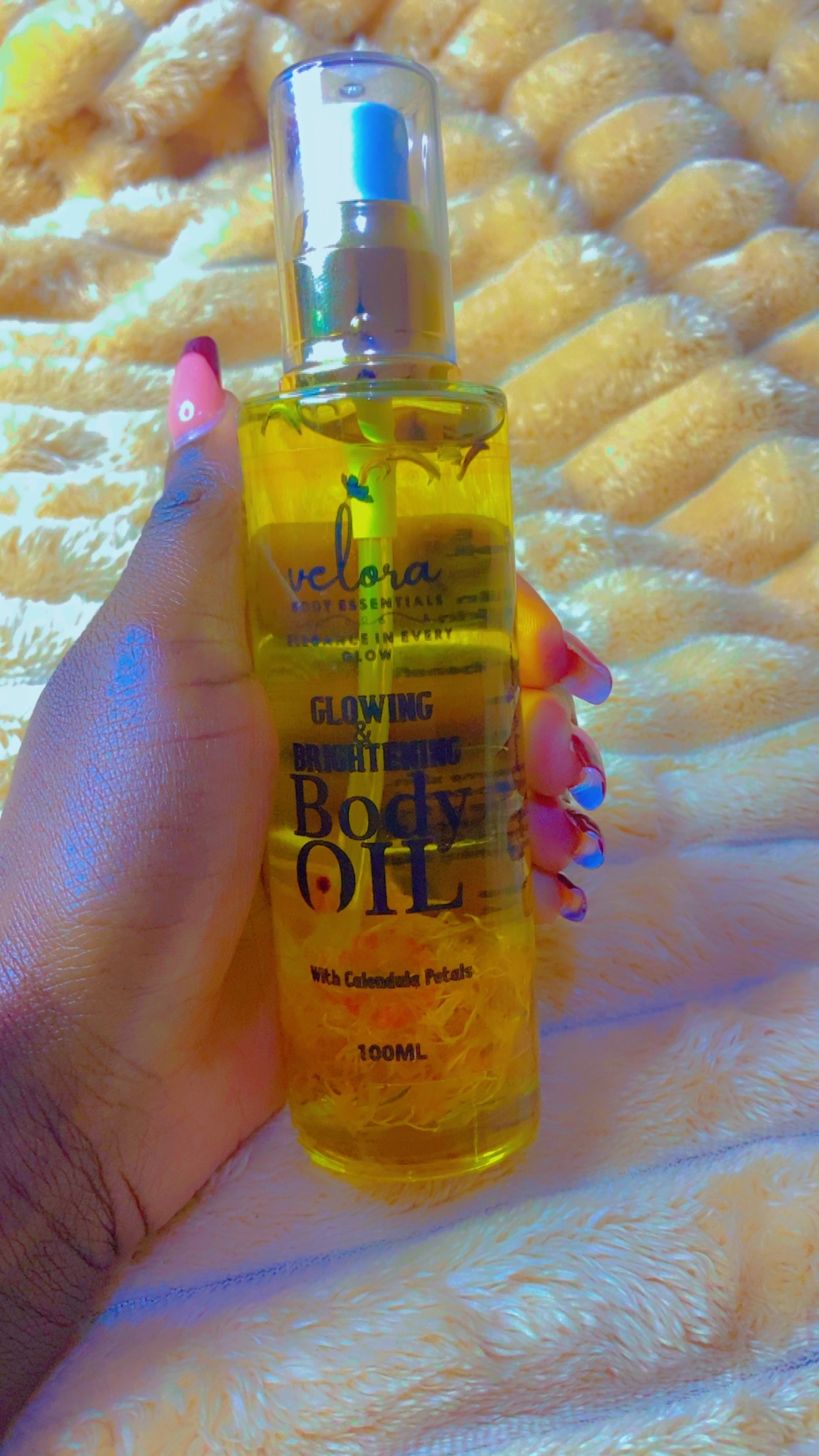 Velora Glowing & Brightening Body Oil with Calendula Petals 100ml – Moisturizing Radiant Skin Oil for Dry Skin, Dark Spots, Even Tone, Natural Glow Body Care for Women & Men