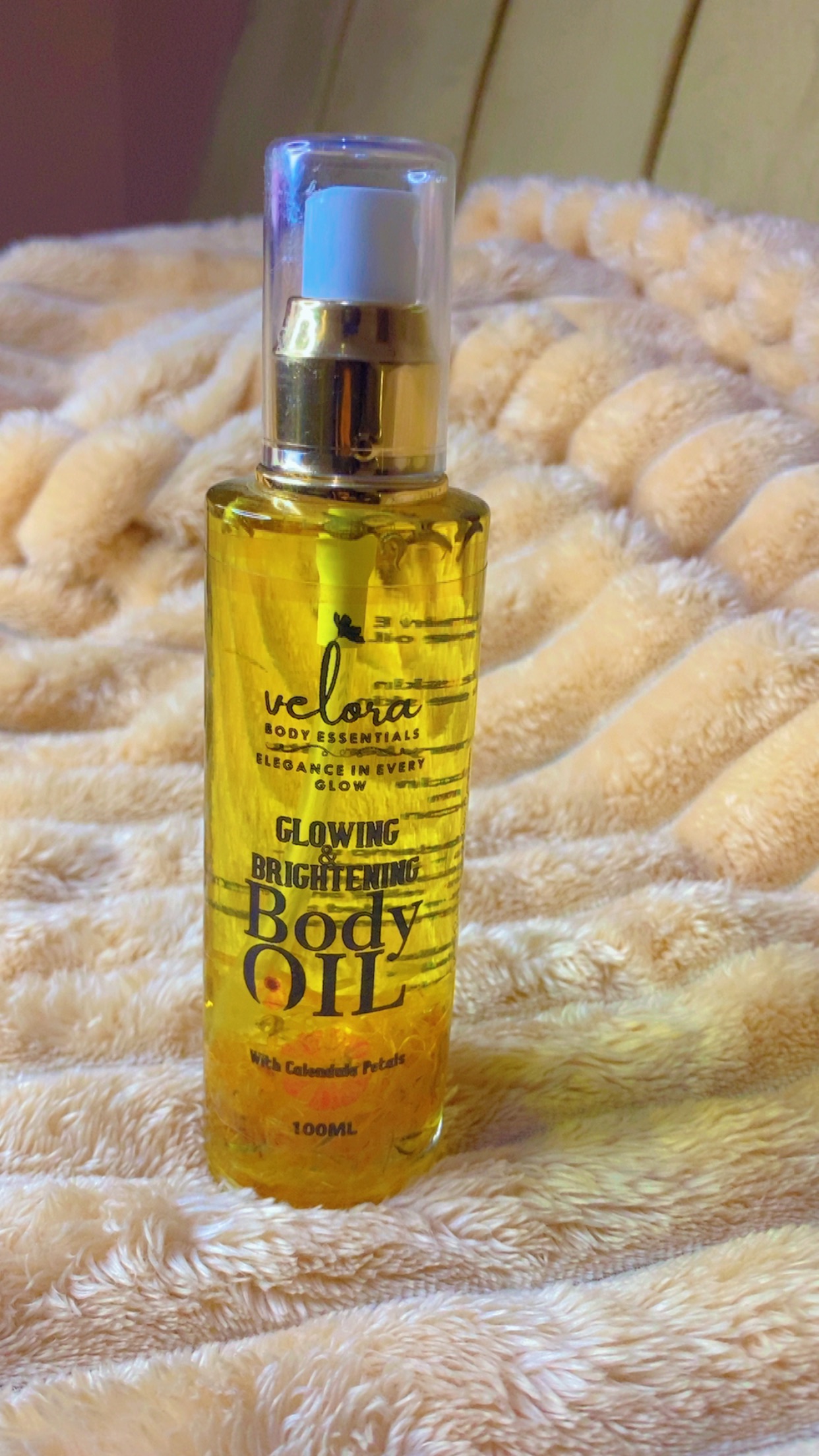 Velora Glowing & Brightening Body Oil with Calendula Petals 100ml – Moisturizing Radiant Skin Oil for Dry Skin, Dark Spots, Even Tone, Natural Glow Body Care for Women & Men