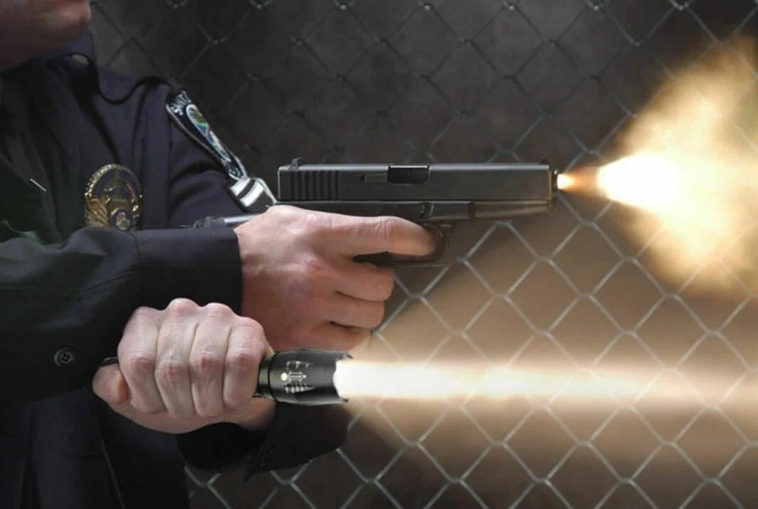 Super Bright Tactical LED Flashlight/torch, Tactical Flashlight with 3 Modes Zoomable torch