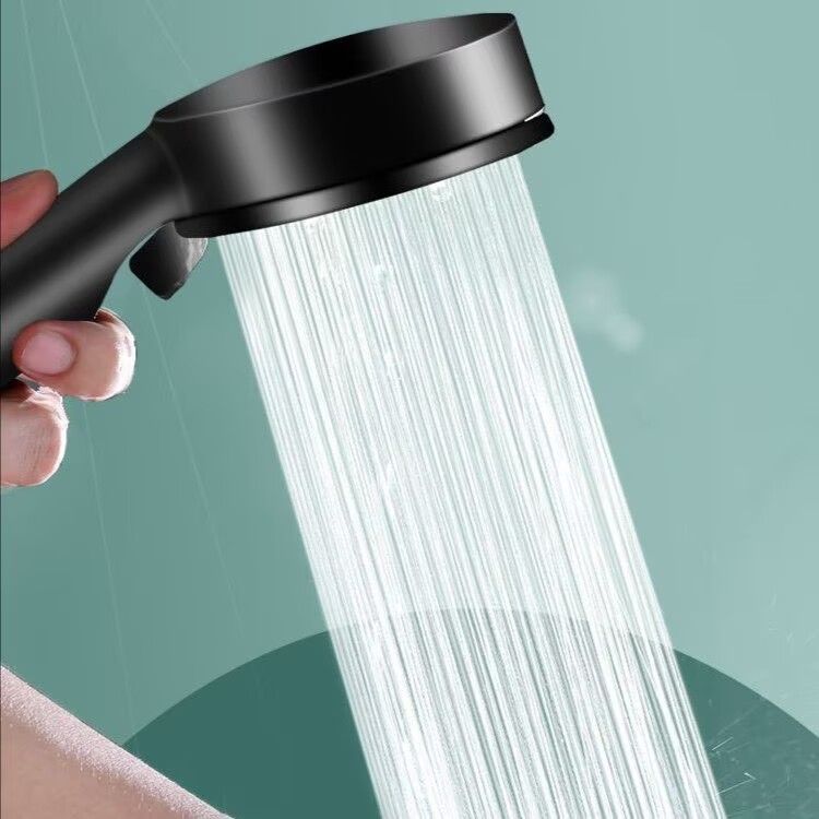 Black plastic lightweight shower handle.Bathing showerhead, pressurized showerhead, filtering showerhead, showerhead, household showerhead, affordable showerhead Simple and modern style.