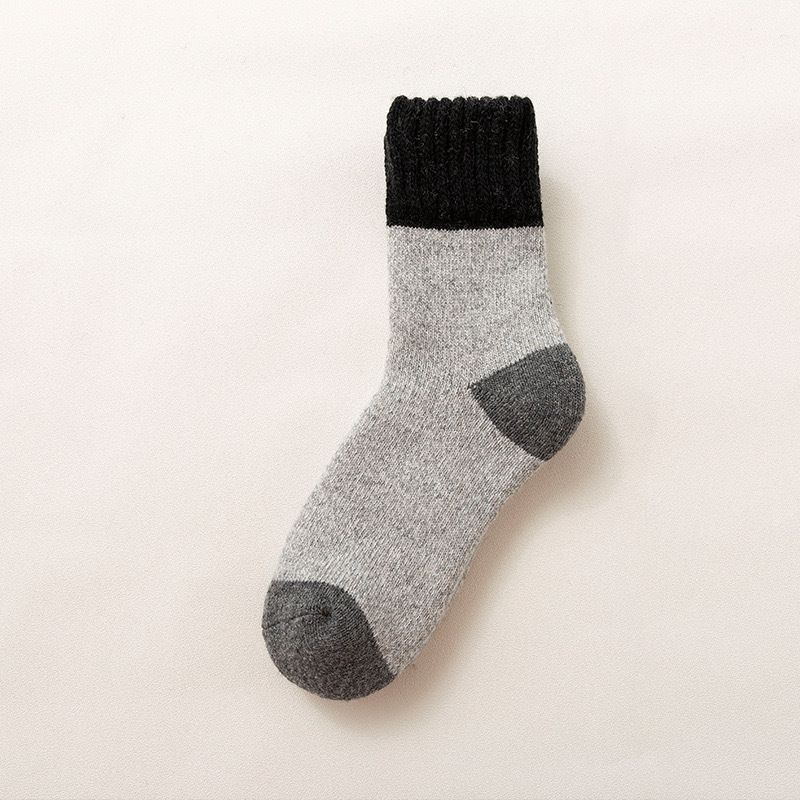 Men’s Mid-Tube Socks – Autumn & Winter Essentials 🧦🔥
Step into serious comfort with these men’s mid-tube socks built for the cold season. Designed in clean solid colors with a socks design