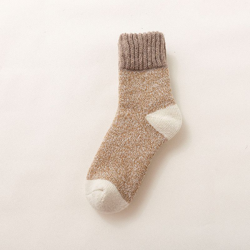 Men’s Mid-Tube Socks – Autumn & Winter Essentials 🧦🔥
Step into serious comfort with these men’s mid-tube socks built for the cold season. Designed in clean solid colors with a socks design