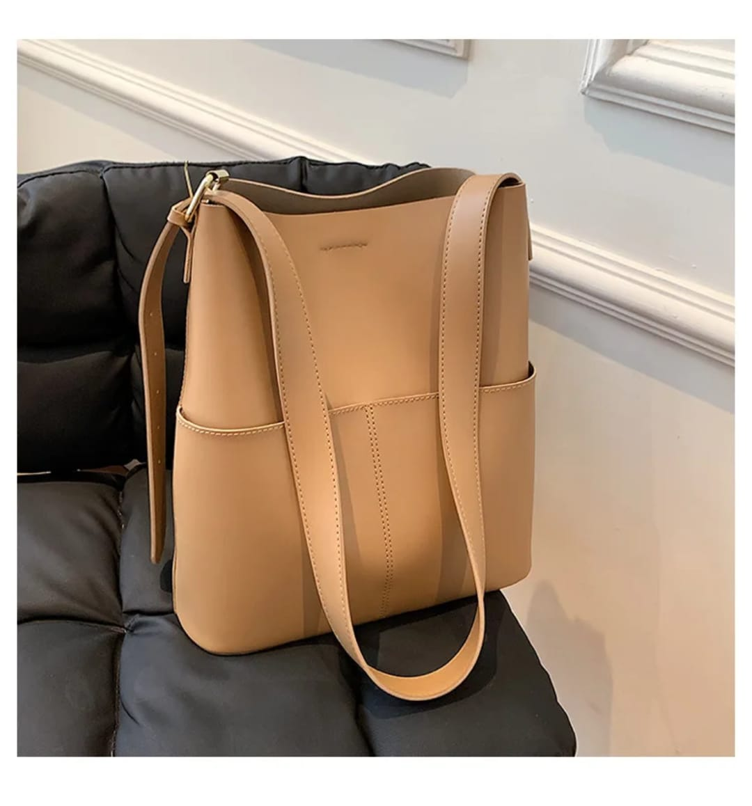 Bucket tote ✳️Available in Dark brown, khaki ✳️With a zip ✳️Measurements 32*30*29 cm. High Quality Fashion PU Leather Bags Bucket Handbags For Women