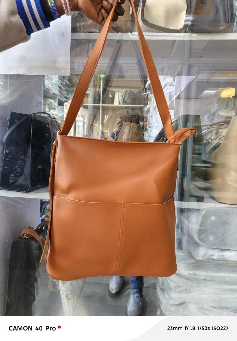 Bucket tote ✳️Available in Dark brown, khaki ✳️With a zip ✳️Measurements 32*30*29 cm. High Quality Fashion PU Leather Bags Bucket Handbags For Women