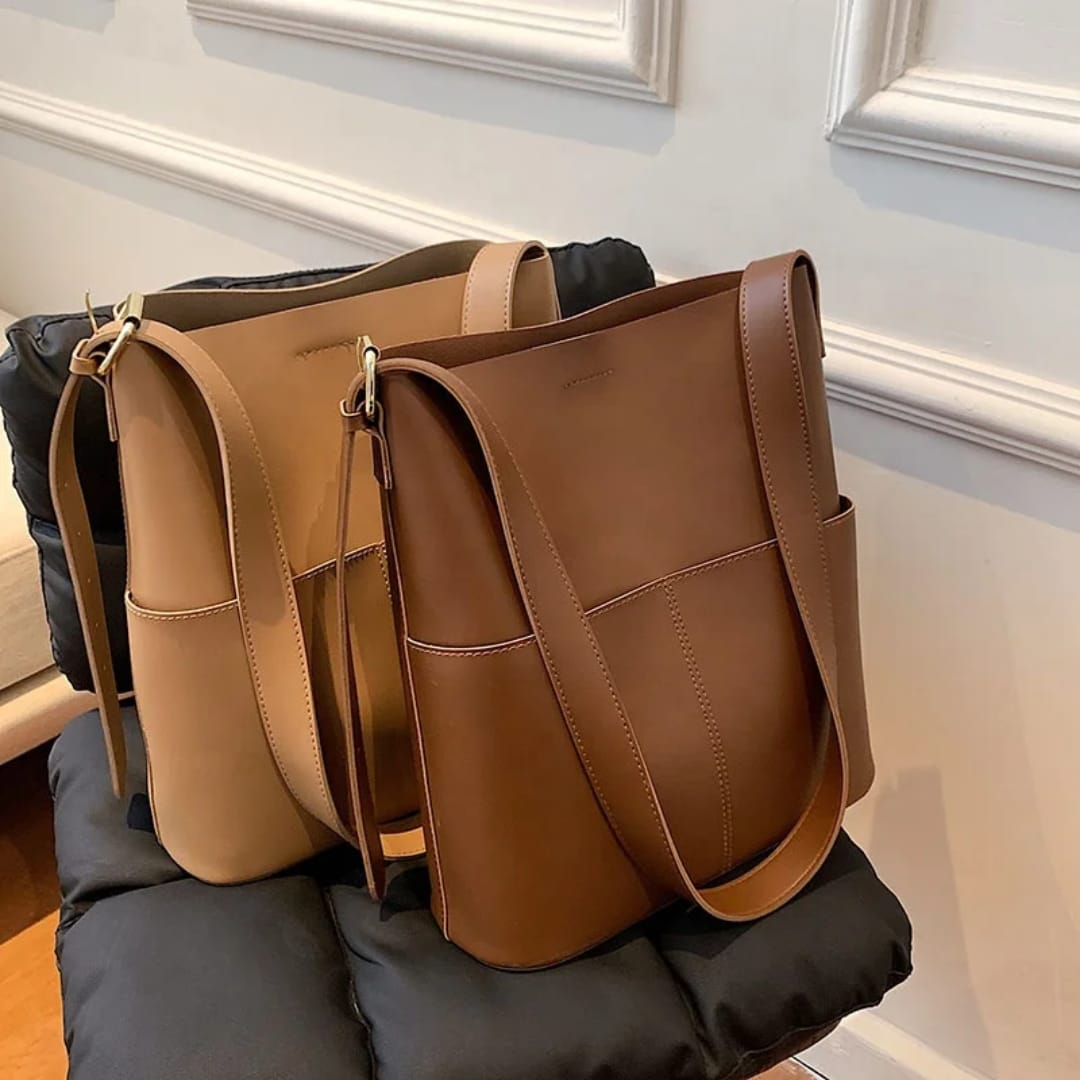 Bucket tote ✳️Available in Dark brown, khaki ✳️With a zip ✳️Measurements 32*30*29 cm. High Quality Fashion PU Leather Bags Bucket Handbags For Women