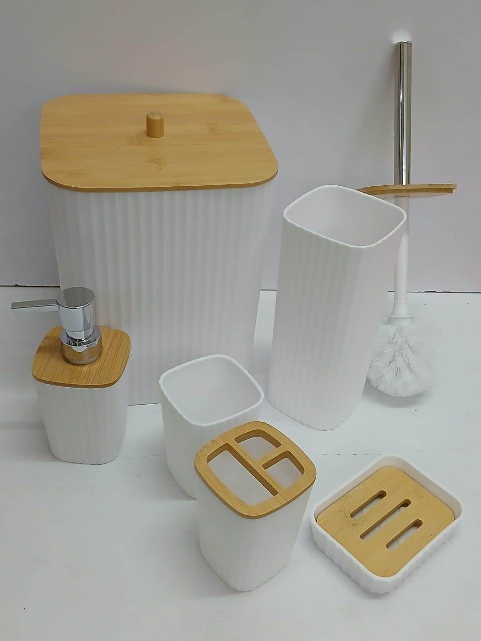 8 in 1 pieces bathroom organizer set. Available in colour 
✔️BLACK

✔️WHITE
💥it has☑️ Dustin☑️ toilet brush ☑️ toothbrush holder ☑️soap dish   ☑️ toothbrush cup ☑️ handwash dispenser