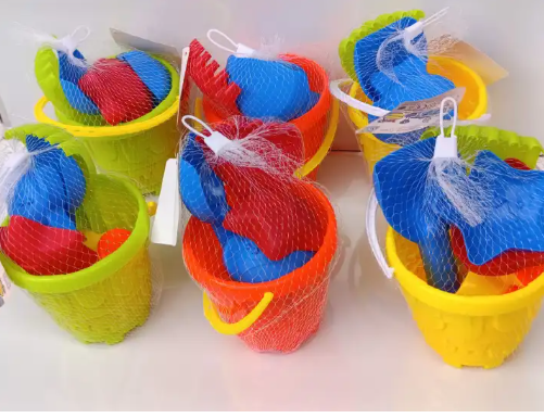 Fun Beach Buckets with Toys 🏖️ Perfect for sand play and endless creativity. 🔴 Comes complete with beach toys for more fun. 🟢 Available choose from. ✨ A must-have for kids