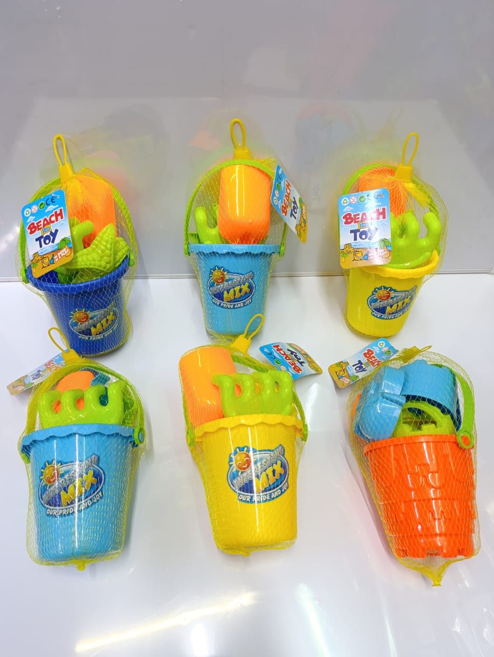 Fun Beach Buckets with Toys 🏖️ Perfect for sand play and endless creativity. 🔴 Comes complete with beach toys for more fun. 🟢 Available choose from. ✨ A must-have for kids