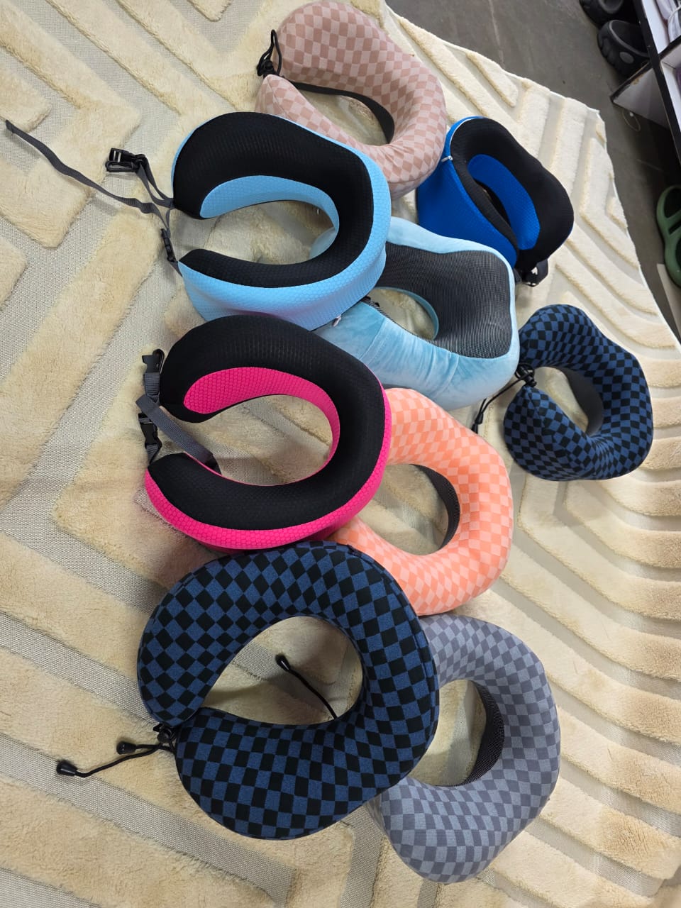 U Shaped Memory Foam Neck Pillows Soft Travel Pillow Massage Neck Pillow Sleeping Airplane Pillow Cervical Healthcare Bedding Black normal Black