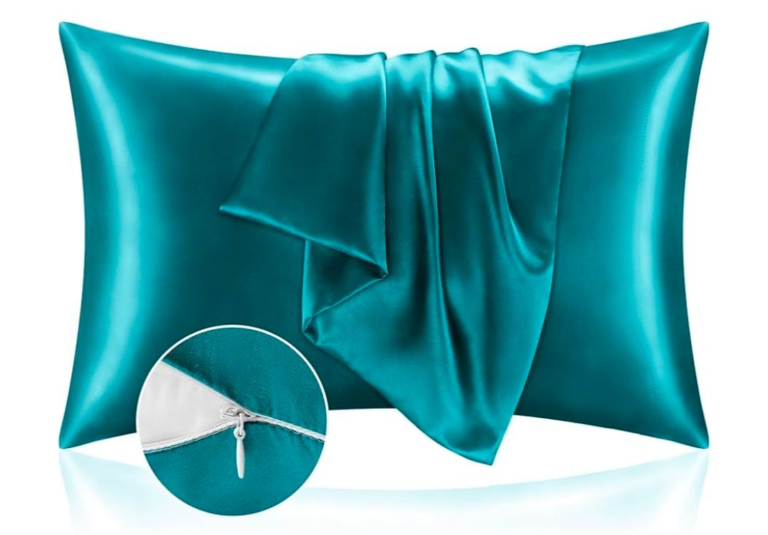 Satin Pillowcase with Zipper 2 Pack, White Pillow Cases Standard Size, Super Soft and Cooling Similar to Silk Pillow Cases, Gift for Women Men(20x26 Inches)