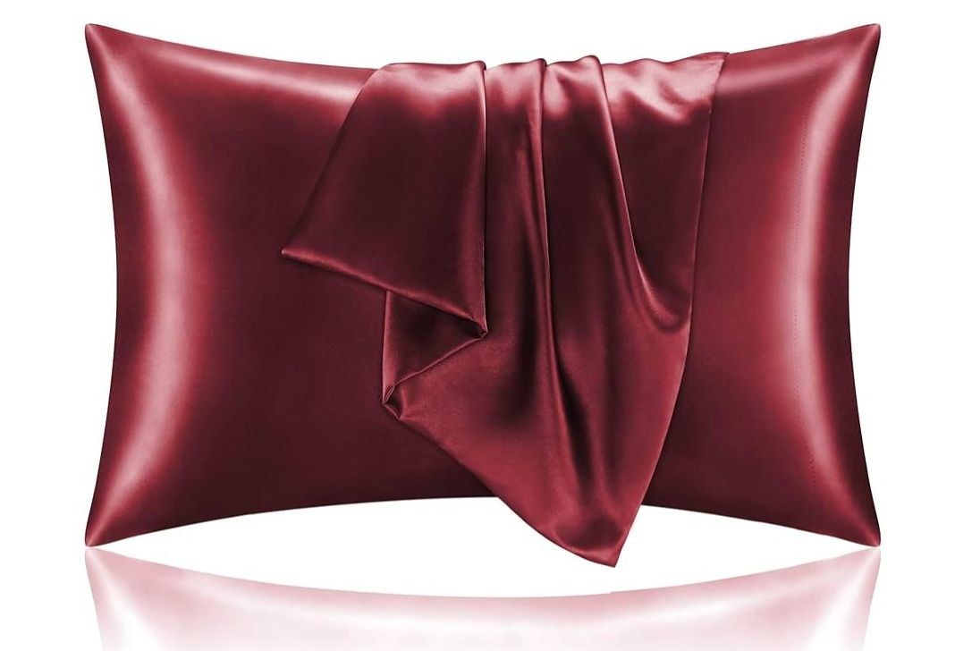 Satin Pillowcase with Zipper 2 Pack, White Pillow Cases Standard Size, Super Soft and Cooling Similar to Silk Pillow Cases, Gift for Women Men(20x26 Inches)