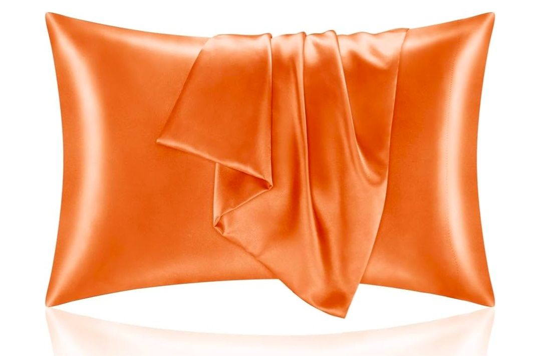 Satin Pillowcase with Zipper 2 Pack, White Pillow Cases Standard Size, Super Soft and Cooling Similar to Silk Pillow Cases, Gift for Women Men(20x26 Inches)