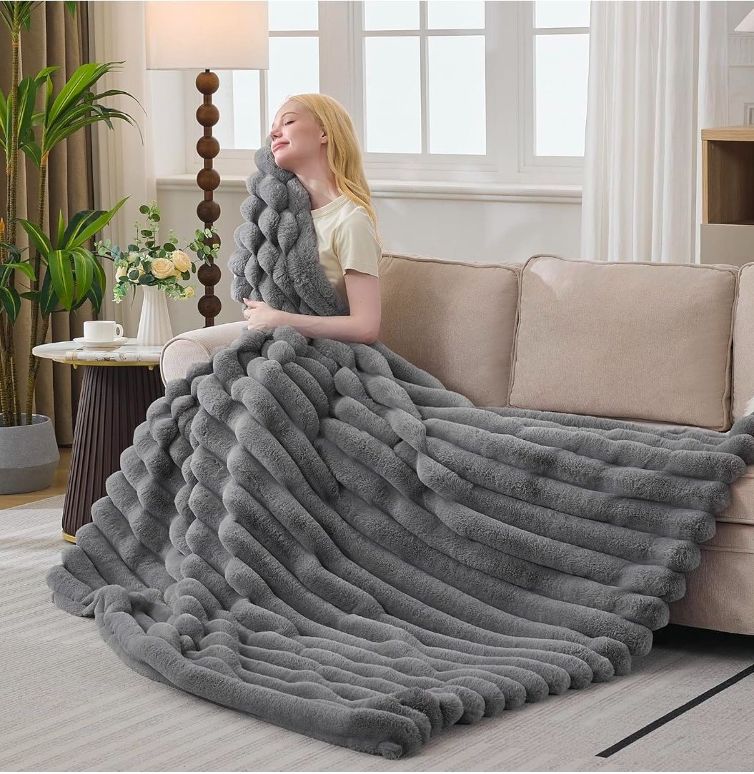 Faux Fur Throw Blanket for Couch, 850GSM Cozy Soft Plush Thick Striped Luxury Blanket for Sofa Living Room Bedroom,50 * 60 Inches